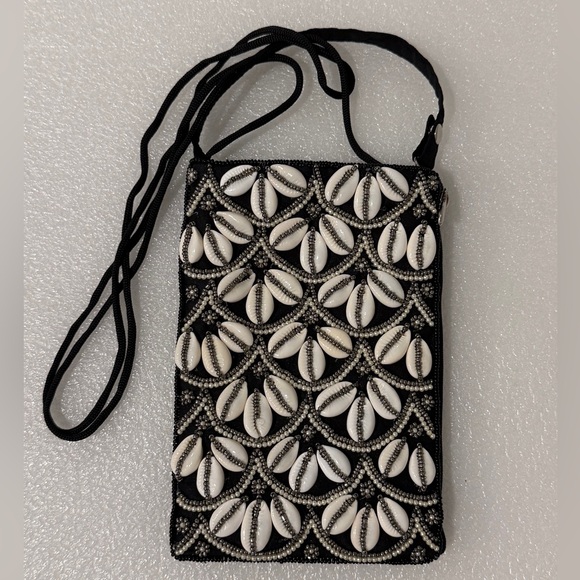 Bamboo Trading Company Handbags - Bamboo Trading Company Black & White Beaded Cowrie Shell Crossbody Wristlet Bag